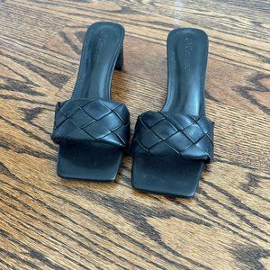 2000s STYLE SQUARE TOE BLACK HEELS (size 5)